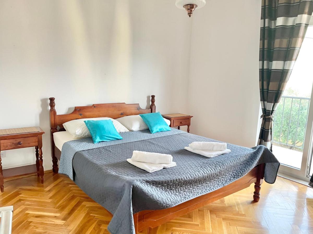 Apartmani Mateo أوميس المظهر الخارجي الصورة